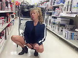 WALMART STORE DARING FLASH OF PUSSY AND GREAT MILF ASS